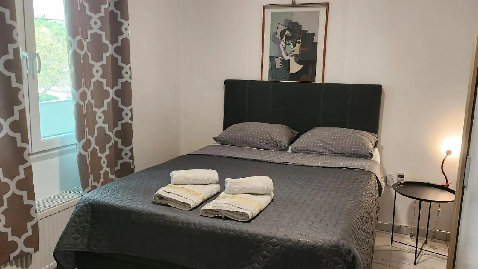 Hedonist 100 Airport 10Min And Free Parking Apartment Thessaloniki