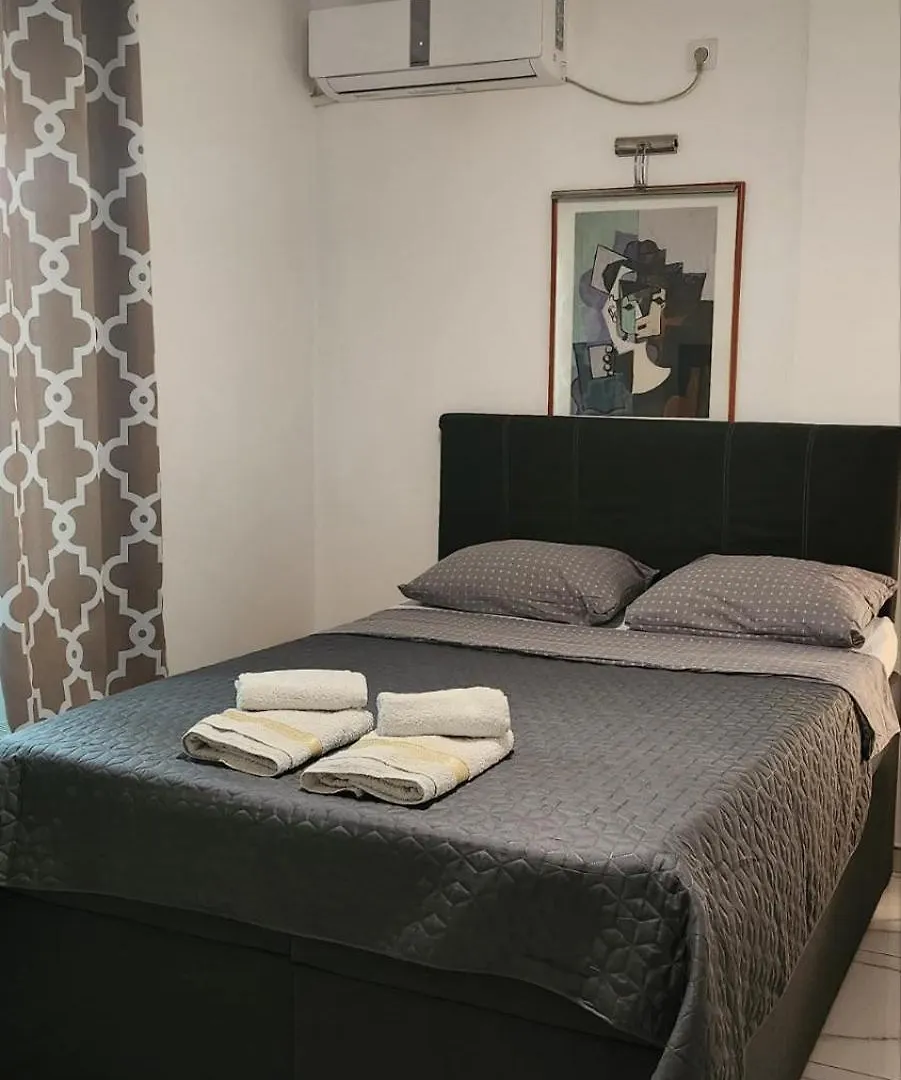 Hedonist 100 Airport 10Min And Free Parking Apartment Thessaloniki Greece