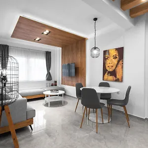  Apartment Wood N White, Nilie Hospitality Mgmt